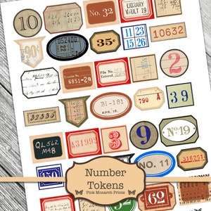 Op de afbeelding: Een vel met vintage-stijl nummertokens met verschillende lettertypen en kleuren. De tokens bevatten nummers van 2 tot 90, sommige met extra tekst zoals "No. 19" en "Library Vault 19".