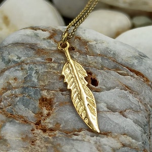 graziosa collana di piume in oro massiccio 14k, spirito libero, collana di piume, regalo per compleanno, regalo per Natale, collana per regalo. collana per lei