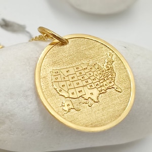 Carte délicate des Etats-Unis, or massif 14 carats, carte délicate des Etats-Unis, collier pour cadeau, collier carte des Etats-Unis, Charm Amérique, Collier Terre, Carte de l'Amérique