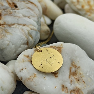 Zierliche Schütze-Massivgold 14k himmlische Konstellations-Halskette, personalisierter fester Goldmatte-Ende-Anhänger, Schütze-Goldhalskette