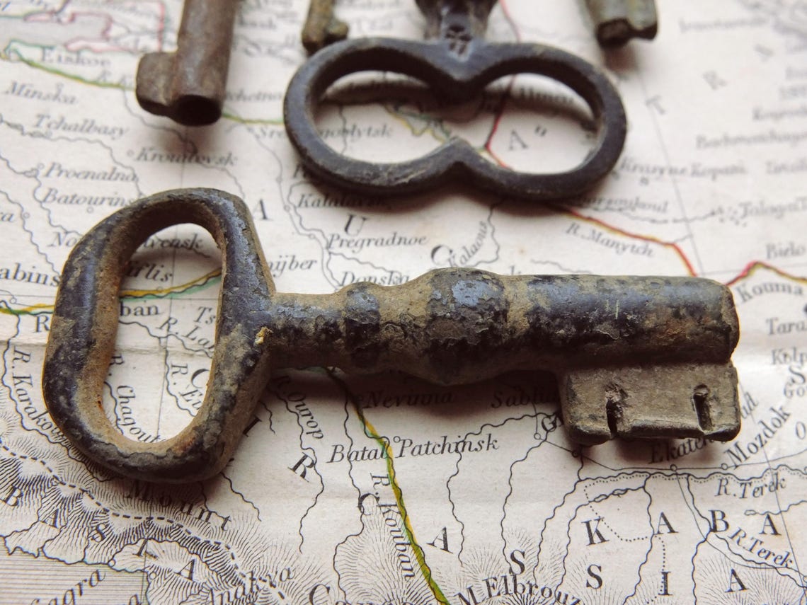 Old Key Finding 5 Antique Keys Set, Small 1700s-1800s Keys, Old Barrel Keys, Metal ...