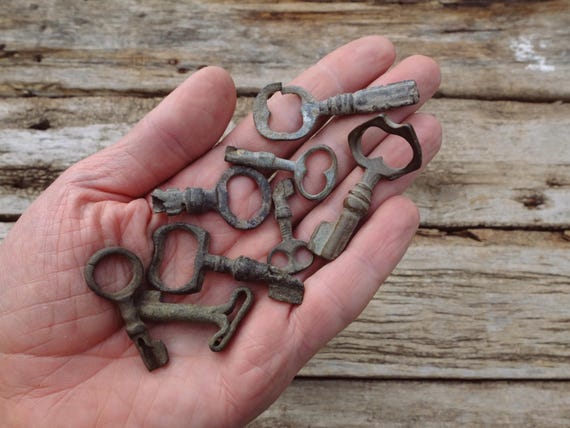 Set of 8 deformed antique barrel keys, old tiny keys, small vintage keys, genuine 1800s key, metal detecting find