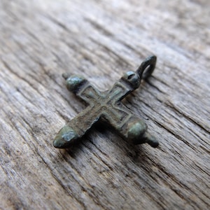 Véritable pendentif cruciforme médiéval, âge viking vers 11e siècle, croix en bronze, pendentif antique paléochrétien, détection de métaux