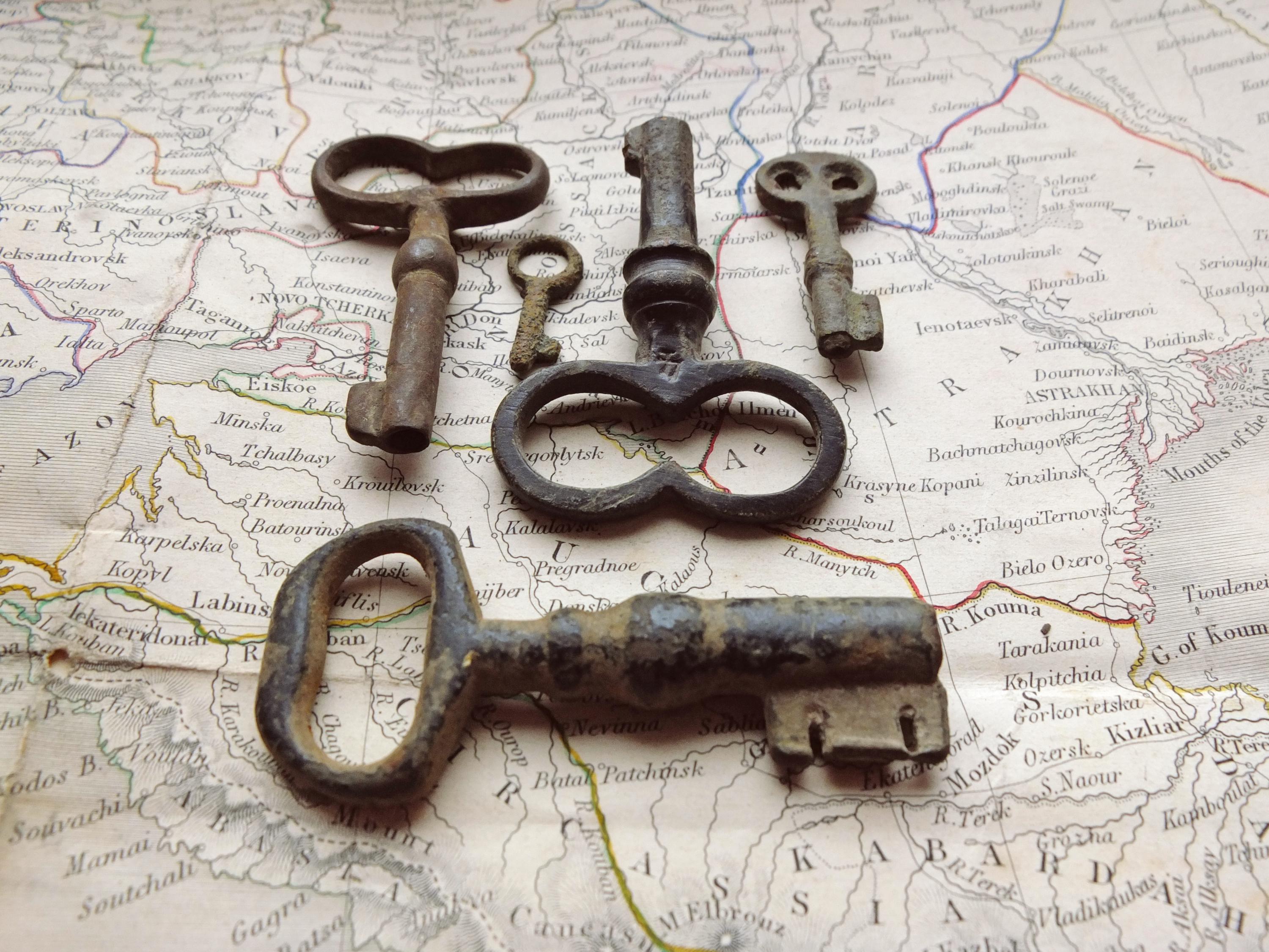 Old Key Finding 5 Antique Keys Set, Small 1700s-1800s Keys, Old Barrel Keys, Metal ...