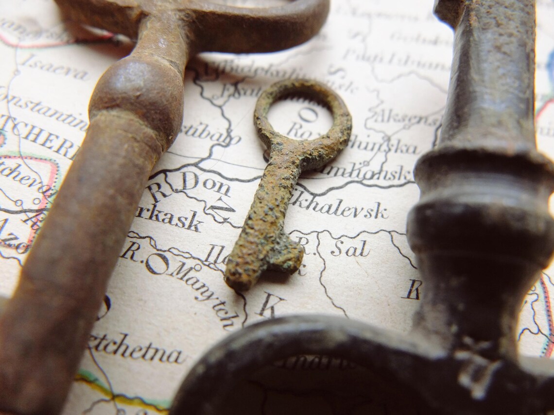 Old Key Finding 5 Antique Keys Set, Small 1700s-1800s Keys, Old Barrel Keys, Metal ...