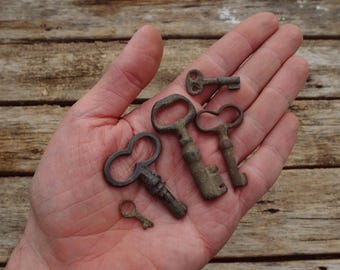 5 antique keys set, small 1700s-1800s keys, old barrel keys, metal detecting find brass keys