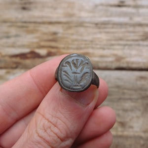Genuine antique bronze signet ring, authentic 1600s finger ring, metal detecting find ring