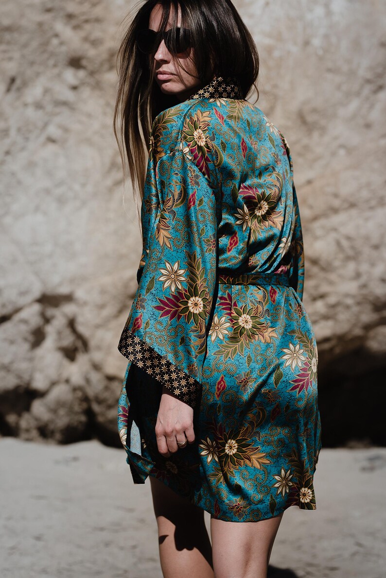 Foot Robe Silk Blend Kimono Robe: Bali Batik Print, Japanese Style - Etsy