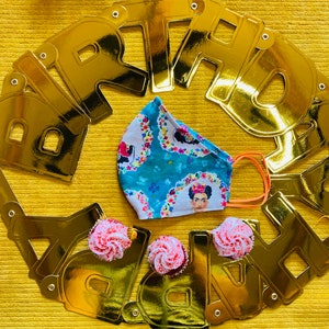 Ella ya había hecho tenía Flores - máscara facial reutilizable