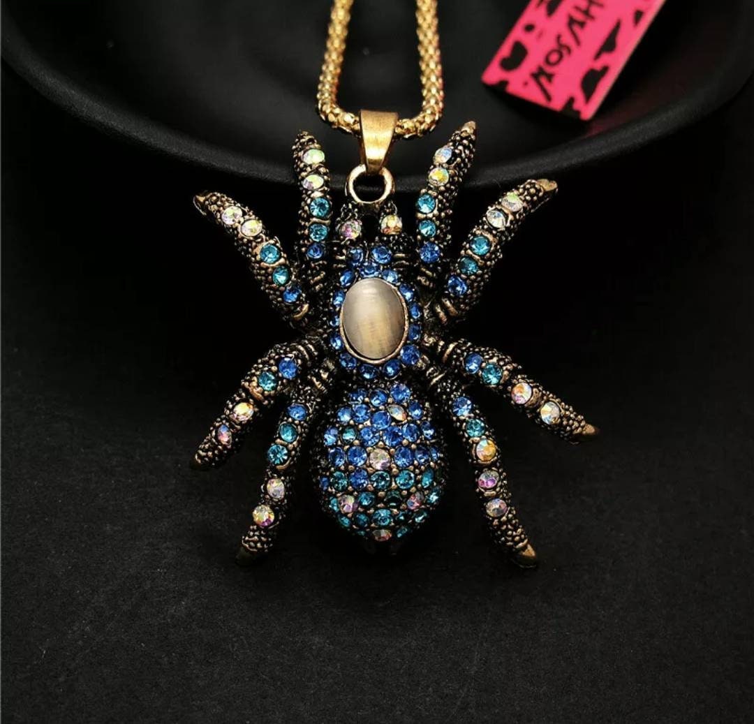 betsy johnson tarantula spider necklace on Mercari | Spider necklace, Betsy  johnson, Necklace