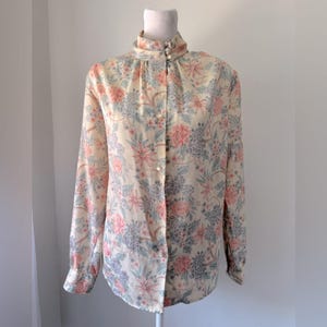 Vintage ‘80s Inner Visions by Ship ‘n Shore Cream Floral Print High Neck Blouse