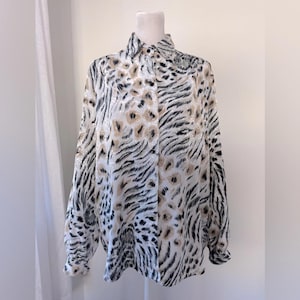 Vintage ‘80s All Hours Tiger Print Relaxed Fit Long Sleeve Button Down Blouse