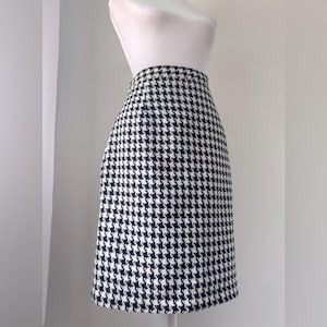 Vintage ‘90s Express Black & Ivory Houndstooth Print Knee Length Pencil Skirt