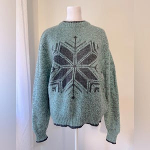 Vintage ‘80s American Eagle Outfitters Snowflake Print Pullover Sweater