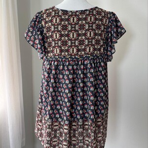 NYDJ Los Angeles Multicolored Floral Print Tie Neck Short Sleeve Blouse image 4