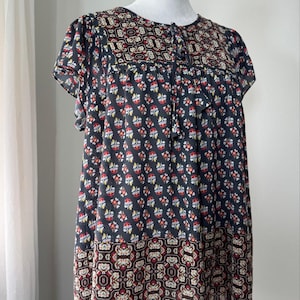 NYDJ Los Angeles Multicolored Floral Print Tie Neck Short Sleeve Blouse image 3