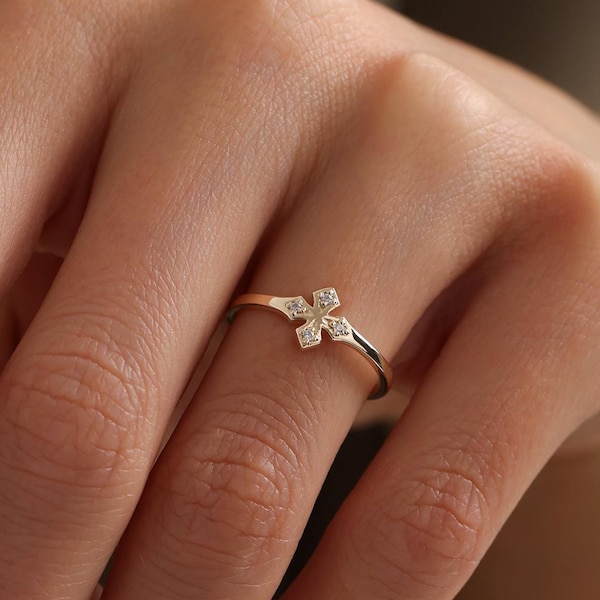 14k Pave Cz Kreuz Ring, seitlicher Kreuzring aus massivem Gold, minimalistischer religiöser Ring für Frauen, ihr einfacher Glaubensring, zierlicher Goldring