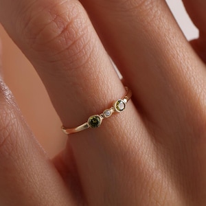 14k Solid Gold Round Green Peridot Ring, Peridot Gemstone Engagement Ring Women, Birthstone Ring, August Birthstone Gold Jewelry for Her
