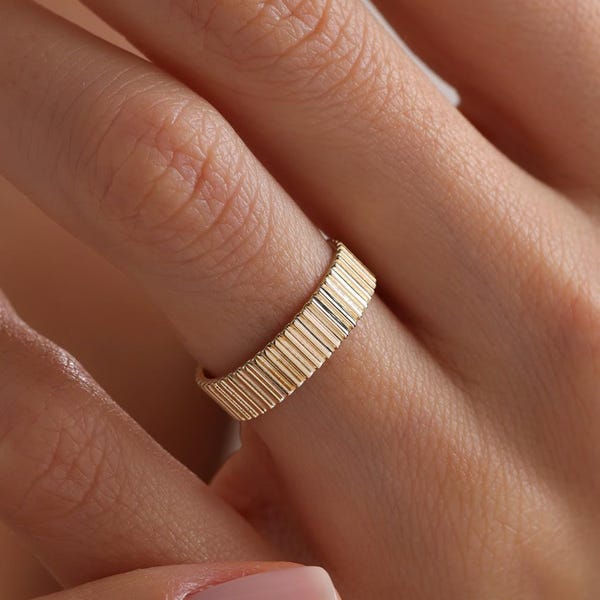 14k or 18k Gold Ribbed Band, Plain Gold Ring, Thick Gold Stacking Ring, Ribbed Texture, Minimalist Jewelry, Vintage Design, Scottie