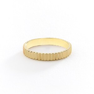 Solid Gold Wedding Band, Fluted Design, Modern Touch, 14k & 18k, Timeless Dainty Classic Band, Textured Ring, Unique Plain Gold Band