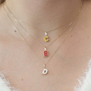 Colar inicial esmaltado 14k 18k/colar feito à mão com letras esmaltadas em ouro/colar esmaltado dourado disponível em ouro, ouro rosa e ouro branco