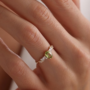 14k Solid Gold Oval Peridot Ring, Solid Gold, Engagement Rings for Women, Dainty Peridot Gemstone Band, Handmade Jewelry, Mother&#39;s Day Gift