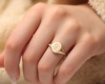 14k & 18k Gold Oval 12MM Signet Ring / Handmade Engraved Oval Signet Ring / Gold Signet / Circle Signet Ring / Gold Pinky Ring / Unisex Ring