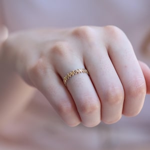 14k 18k Minimalistischer Goldring / Handgemachter zierlicher Goldring / Goldring Erhältlich in Gold, Roségold und Weißgold