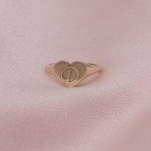14k 18k Heart Initial Engraved Gold Signet Ring / Handmade Heart Signet Ring /Gold Heart Signet Ring Available in Gold, Rose Gold,White Gold