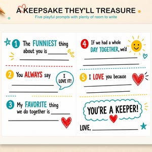 Puede incluir: Una tarjeta rectangular blanca con el texto A KEEPSAKE THEY'LL TREASURE y Five playful prompts with plenty of room to write. La tarjeta incluye cinco indicaciones numeradas para completar, decoradas con iconos coloridos dibujados a mano como corazones, un sol y estrellas.