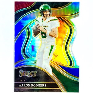 Tarjeta troquelada roja, blanca y azul de Aaron Rodgers Select Football 2023 n.° 57