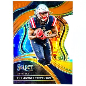 Rhamondre Stevenson /399 Football Select 2023, carte Prizm orange découpée n° 223