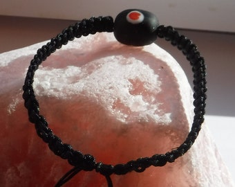 Schönes Makramee Armband mit Wikinger Glasperle und Lavaperlen 6mm, Größenverstellbar