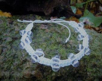 Traumhaftes Makramee Armband mit echten Bergkristall Perlen