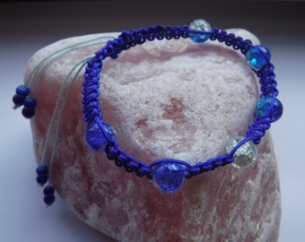 Schönes Makramee Armband mit Glasperlen 6mm, Größenverstellbar