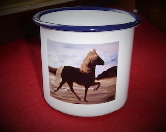 Schöner Emaille Kaffeebecher mit Tölter Motiv