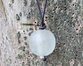 Wikinger Schmuck Replic einer schönen grossen Perle 3,5 cm Ø aus den Birkafunden an einem längenverstellbarem Lederband