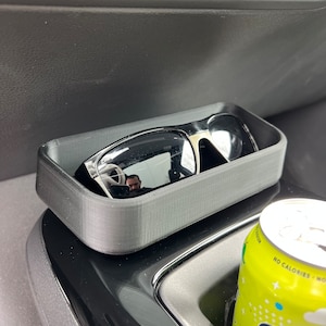 Tray for sunglasses and other small items for Volkswagen ID.4/ID.5 Fits on top of the central console in card holder slots