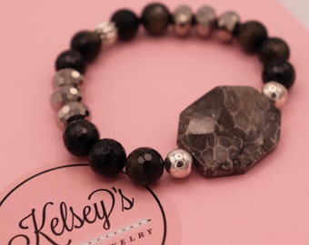 Pulsera elástica de obsidiana, coral fósil y cuentas de cristal brillantes