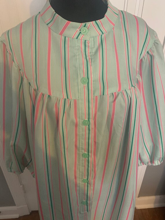 1970s Green and Pink Striped House Dress - image 3