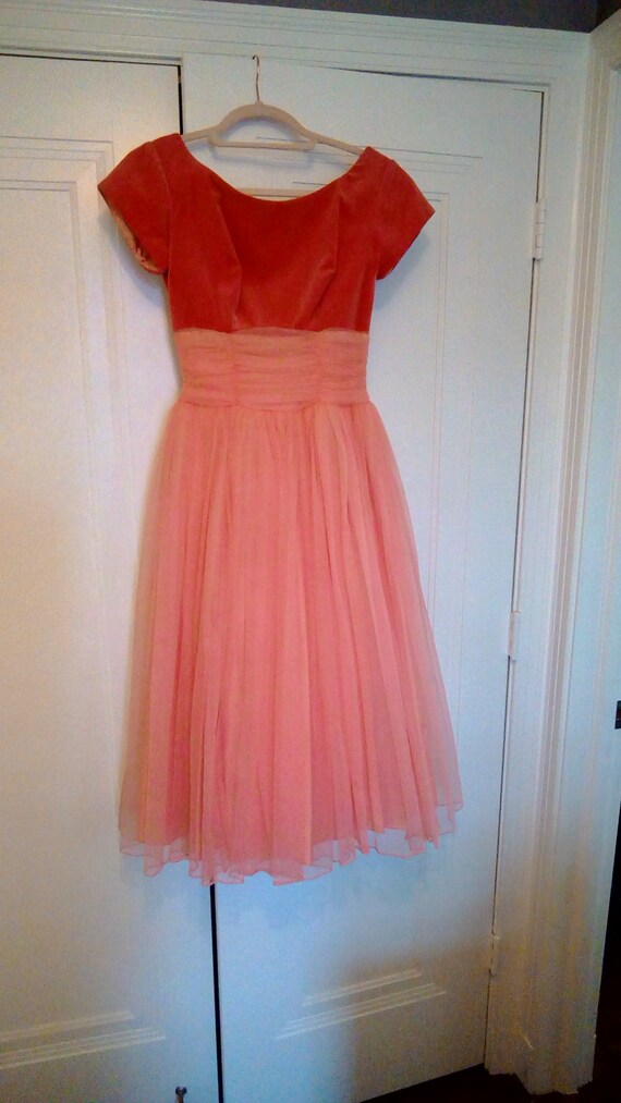 1950s Pink Tulle and Velvet Party Dress - image 5