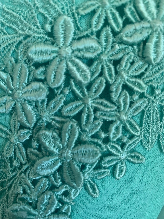 Vintage 1970s Mint Green Polyester Floral Appliqu… - image 5