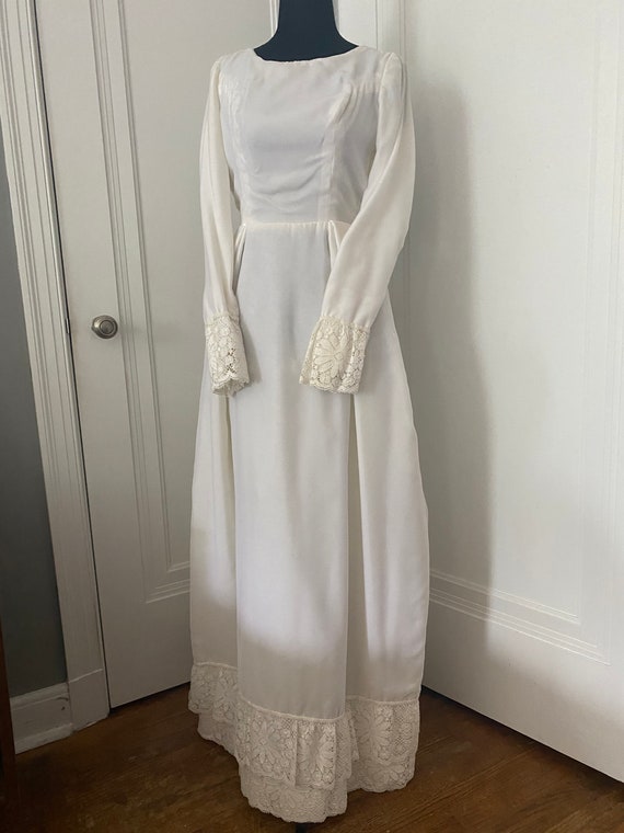1960s/70s Wedding Gown with Lace and Button Detai… - image 1