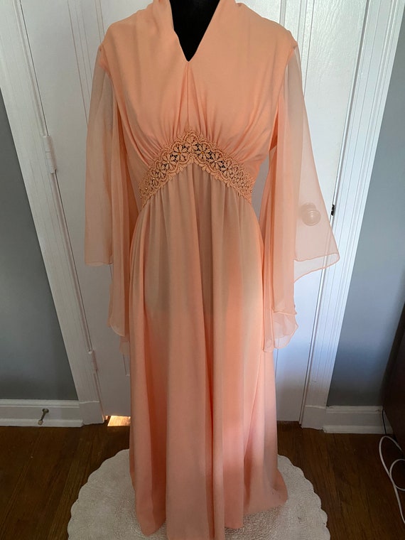 Vintage Peach Polyester Gown with Flower Details - image 2