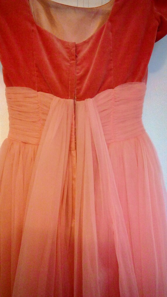 1950s Pink Tulle and Velvet Party Dress - image 6