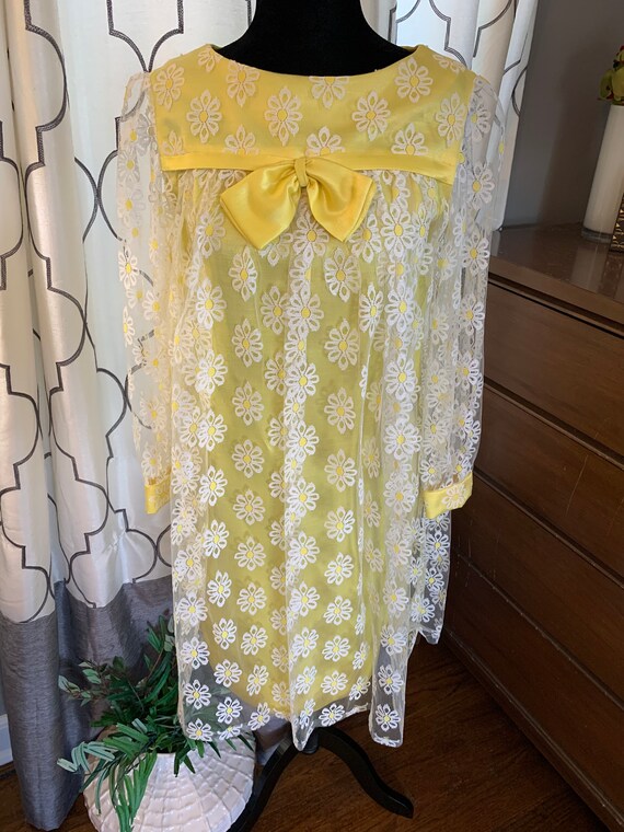 1960s Yellow Daisy Dress