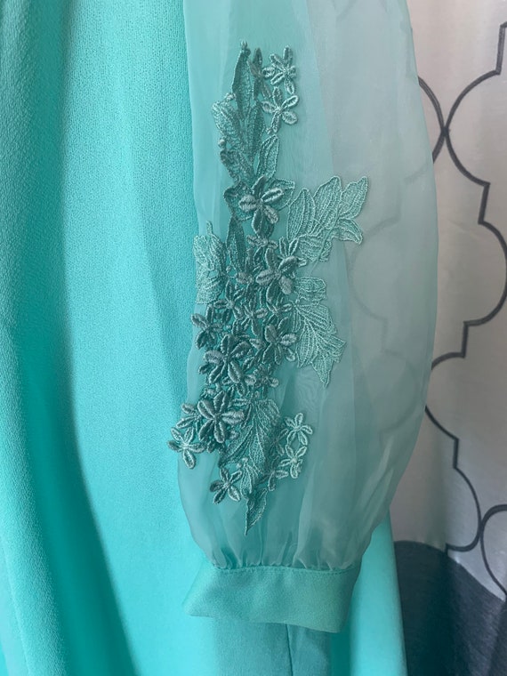 Vintage 1970s Mint Green Polyester Floral Appliqu… - image 3