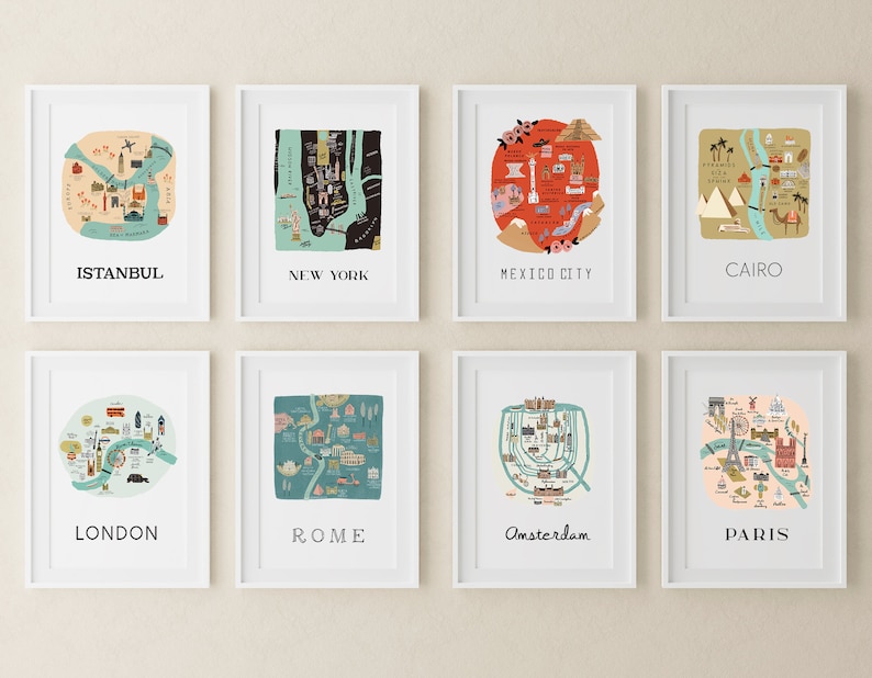 Puede incluir: Ocho impresiones art&iacute;sticas enmarcadas con mapas ilustrados de ciudades del mundo: Estambul, Nueva York, Ciudad de M&eacute;xico, El Cairo, Londres, Roma, &Aacute;msterdam y Par&iacute;s. Cada impresi&oacute;n tiene un borde blanco y el nombre de la ciudad debajo.
