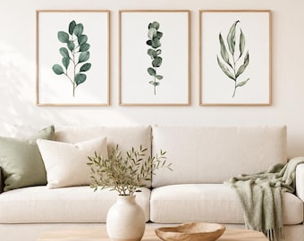 Puede incluir: Tres cuadros de pared con ilustraciones en acuarela de hojas botánicas verdes. Cada lámina muestra una especie vegetal diferente con diversas formas de hojas y tonos de verde, todo sobre un fondo blanco limpio.