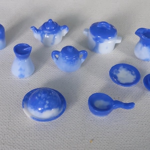 dollhosue miniatures - cookware and dishes (10 pieces)